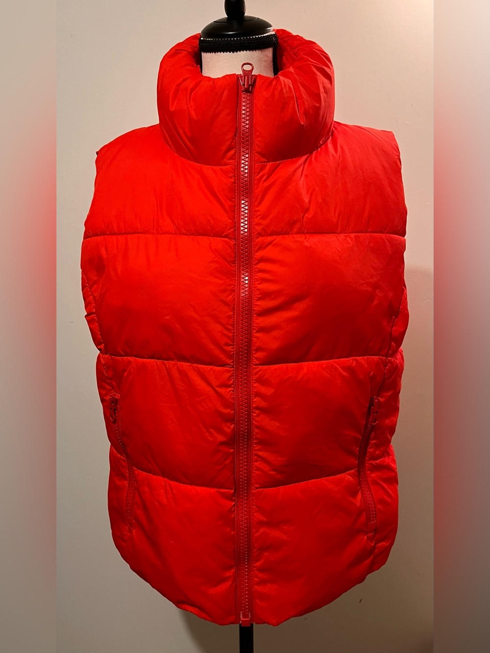 Women's Ref - Orange Puffer vest - Lightweight Warmth